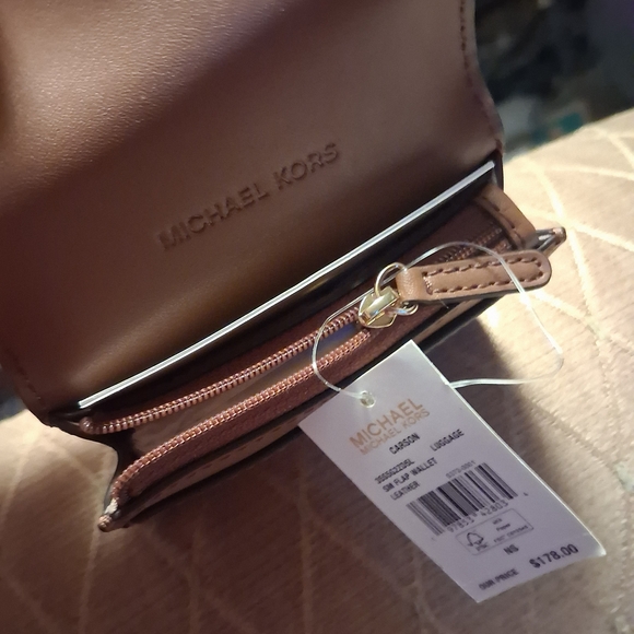 Michael Kors Tan Leather Wallet with Gold Zipper - Picture 2 of 4